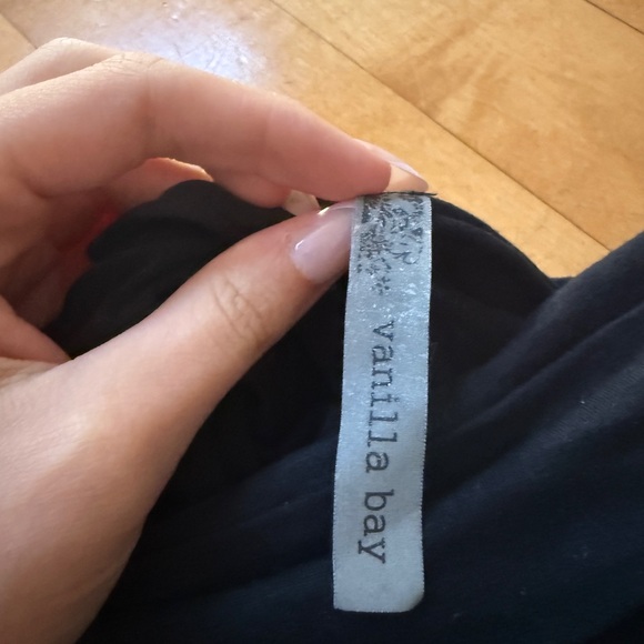 Vanilla Bay Black Top with Bird Motif - Picture 2 of 4